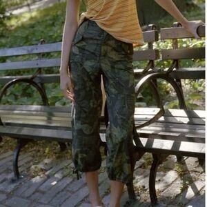 Anthropologie Ripley Utility Women's Floral Camo Print Cargo Capris